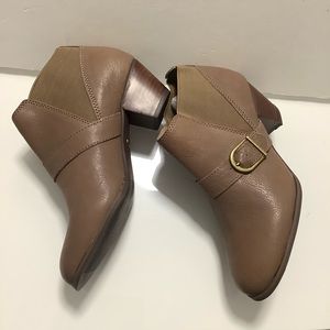 G.H.Bass & Co Shoes Women’s tan slip on ankle boots  Size 6 NWTOT